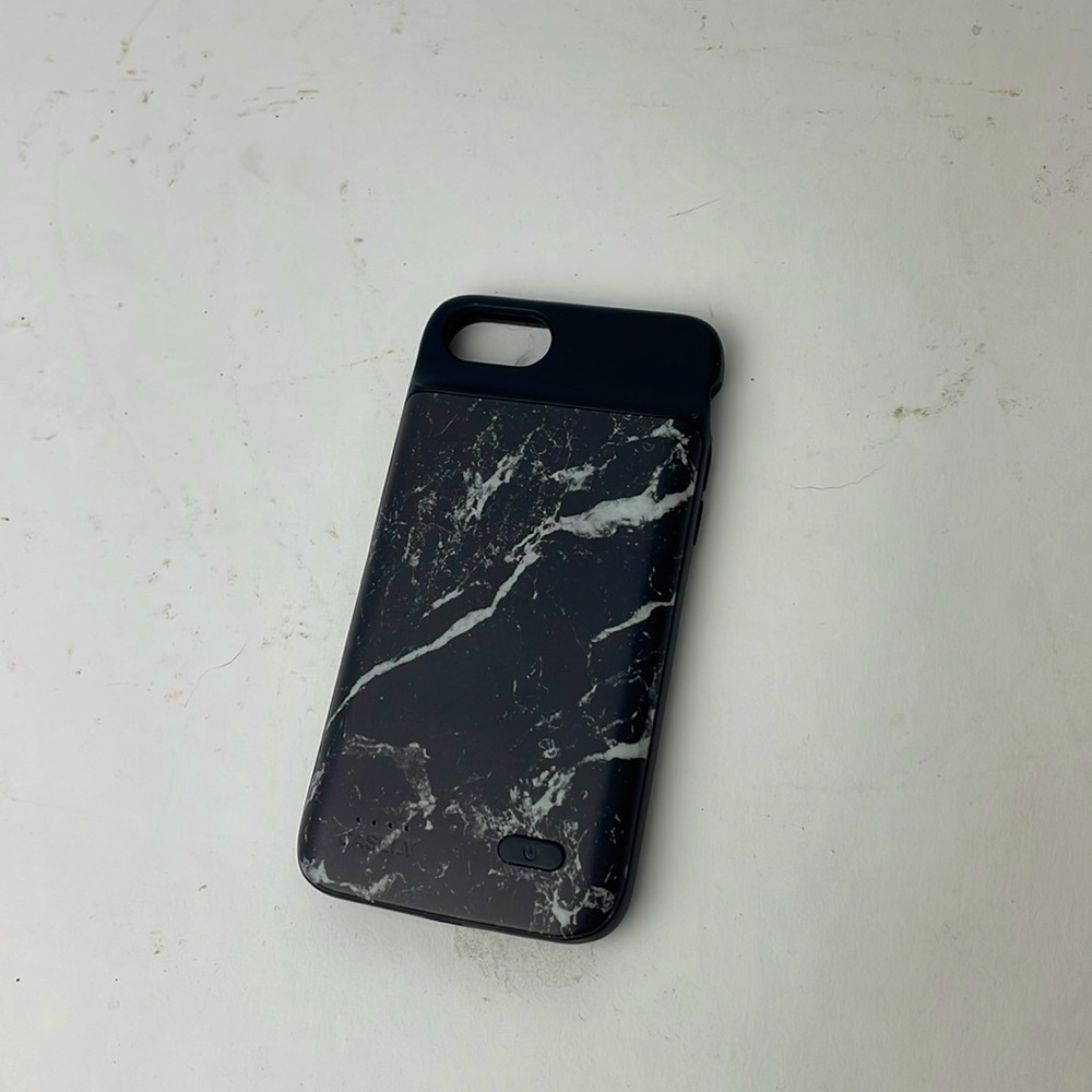 iPhone SE second generation Casely Charging phone case.